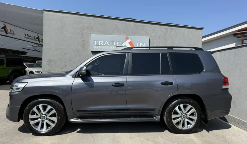 
								Toyota Land cruiser 200 4.5L V8 full									