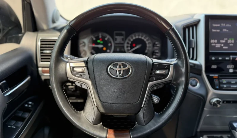 
								Toyota Land cruiser 200 4.5L V8 full									