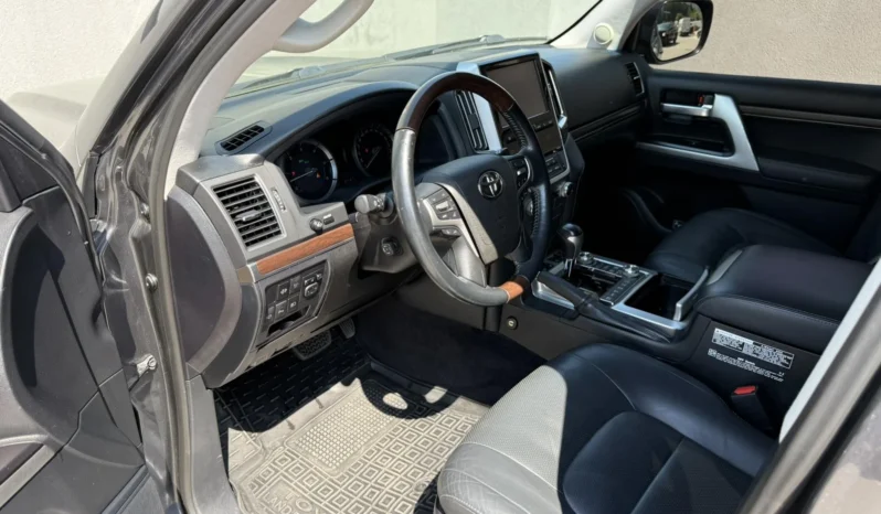 
								Toyota Land cruiser 200 4.5L V8 full									