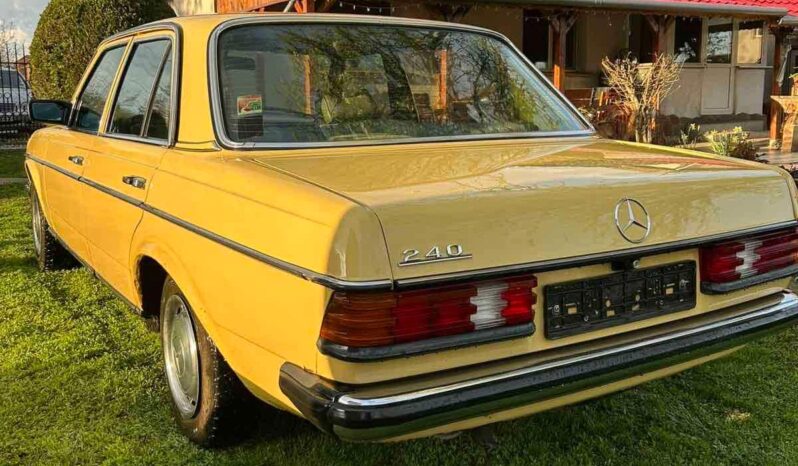 
								Mercedes 240D full									