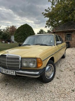
										Mercedes 240D full									