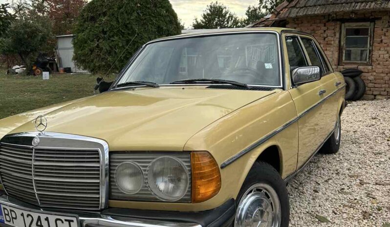 
								Mercedes 240D full									
