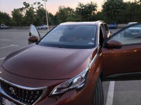 Продавам Пежо 3008 1.5 Blue HDI Euro 6 – напълно обслужен.