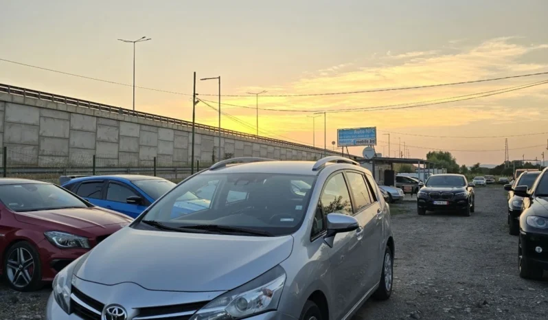 
								Toyota Verso full									