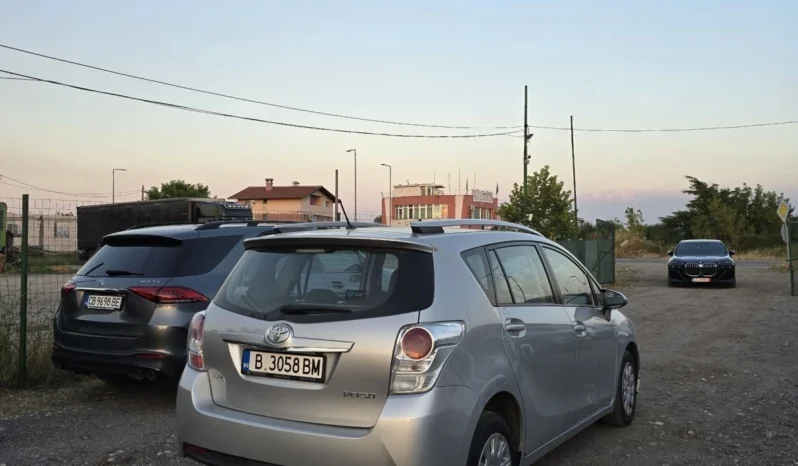 
								Toyota Verso full									