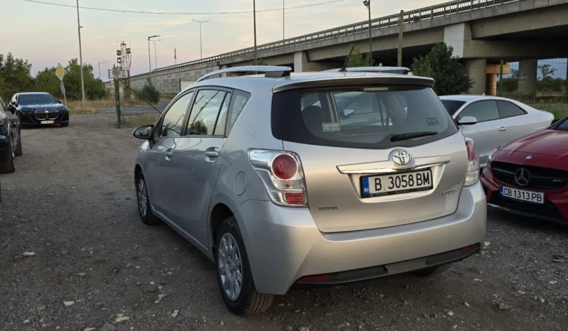
								Toyota Verso full									