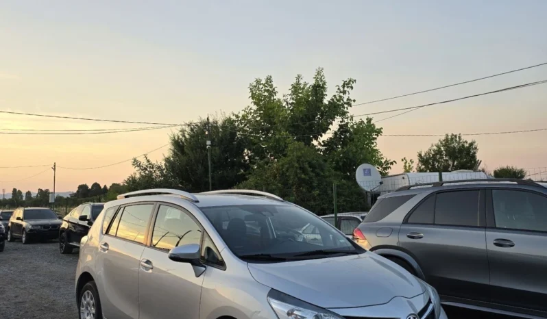 
								Toyota Verso full									