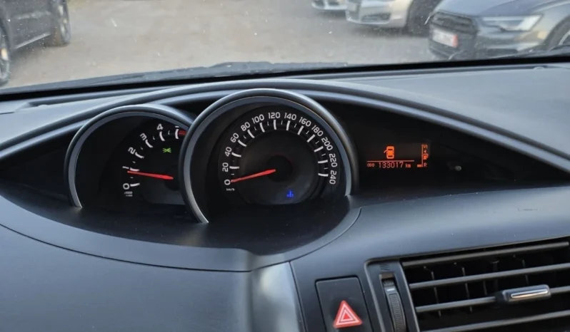 
								Toyota Verso full									