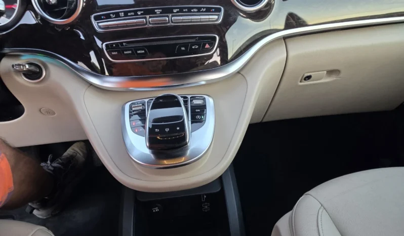 
								Mercedes-Benz V 300 full									
