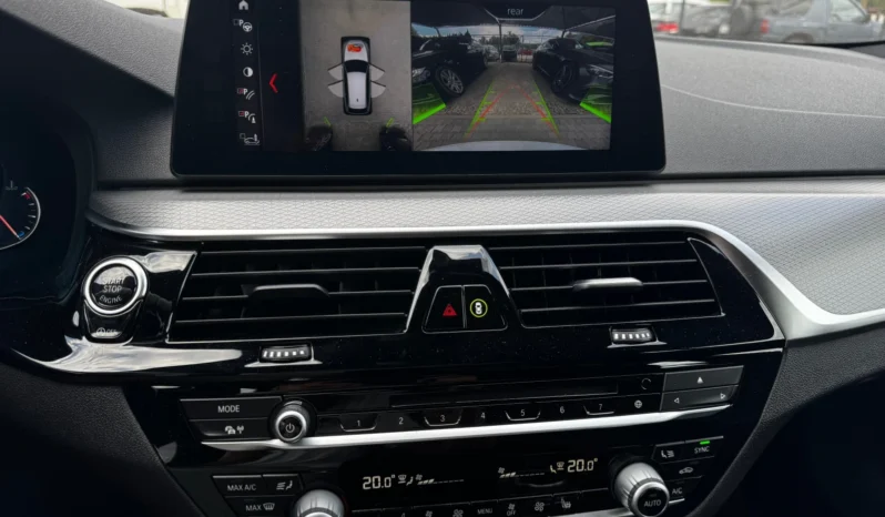 
								BMW 530 d xDrive Touring M-Sport Keyless Distronic AdapLED full									