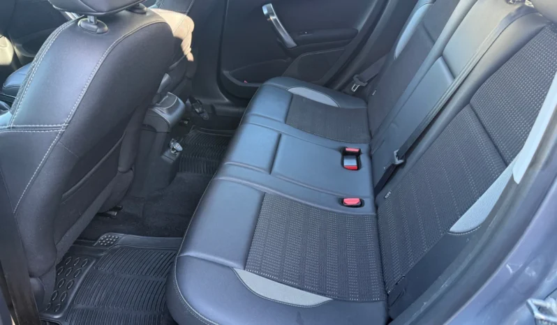 
								Peugeot 2008 1.2i Turbo full									