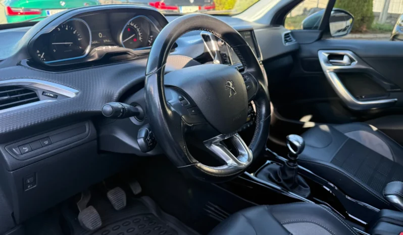 
								Peugeot 2008 1.2i Turbo full									