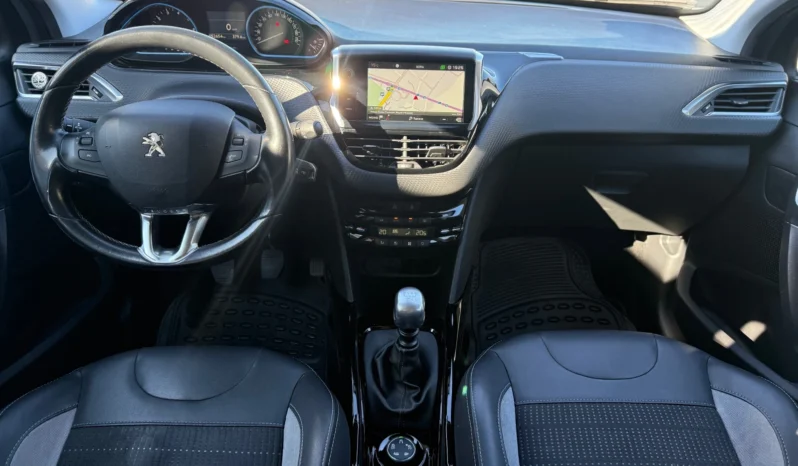 
								Peugeot 2008 1.2i Turbo full									