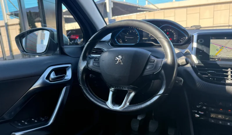 
								Peugeot 2008 1.2i Turbo full									