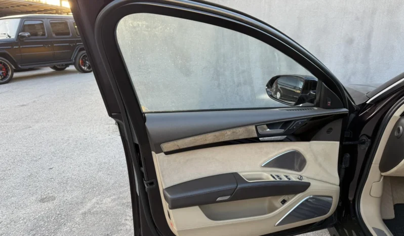 
								Audi A8 4.2 FSI S8 OPTIC full									