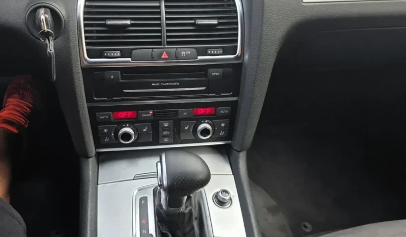 
								Audi Q7 full									