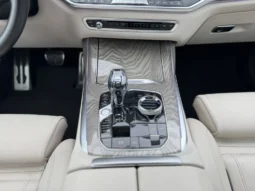 
										BMW X7 M50D full									