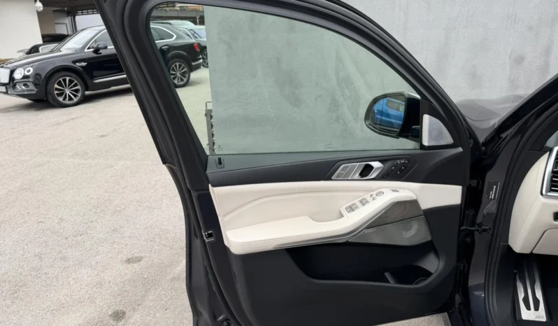 
								BMW X7 M50D full									