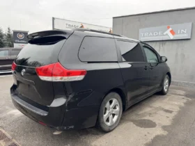 Toyota Sienna LE AWD 3.5L V6