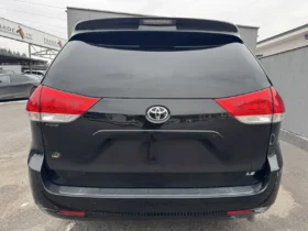 Toyota Sienna LE AWD 3.5L V6
