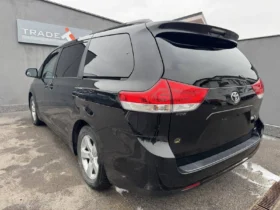 Toyota Sienna LE AWD 3.5L V6